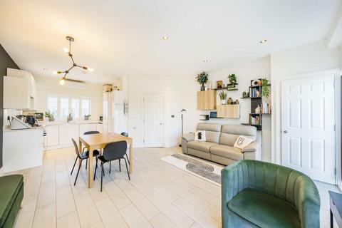 3 bedroom maisonette for sale, High Street Colliers Wood, London SW19