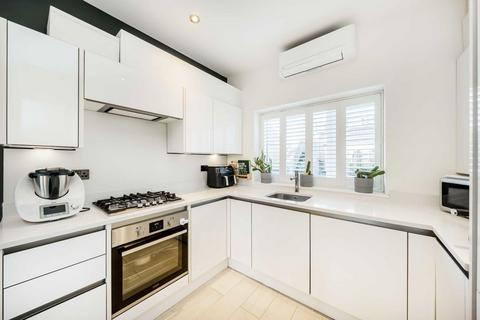 3 bedroom maisonette for sale, High Street Colliers Wood, London SW19