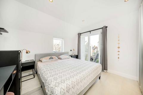 3 bedroom maisonette for sale, High Street Colliers Wood, London SW19