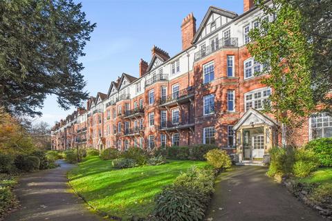 3 bedroom flat for sale, Highgate West Hill, London