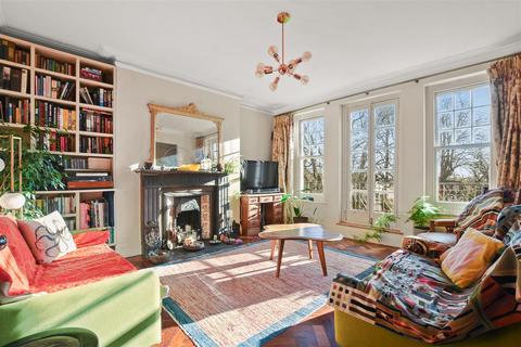 3 bedroom flat for sale, Highgate West Hill, London