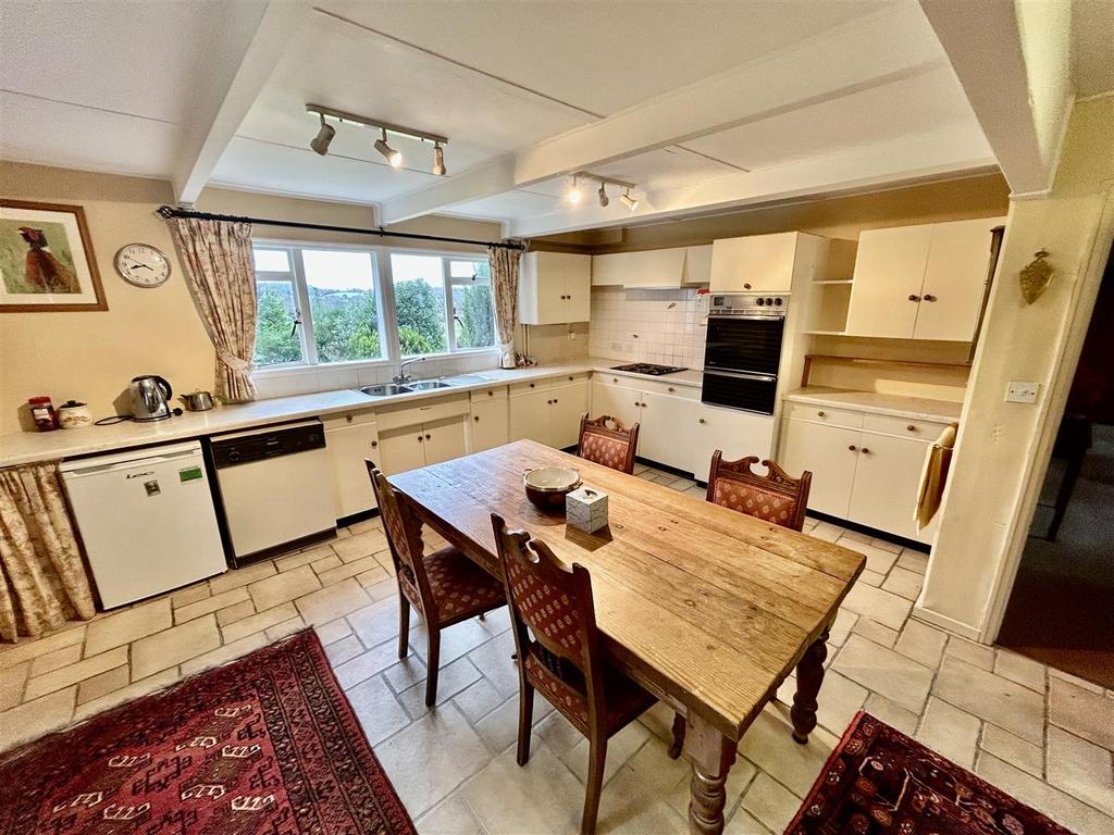 Kitchen.JPG