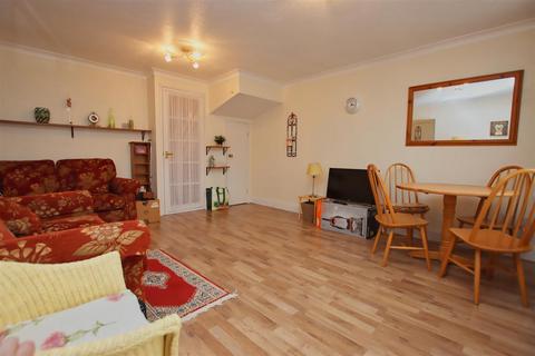 3 bedroom house to rent, Danziger Way, Borehamwood