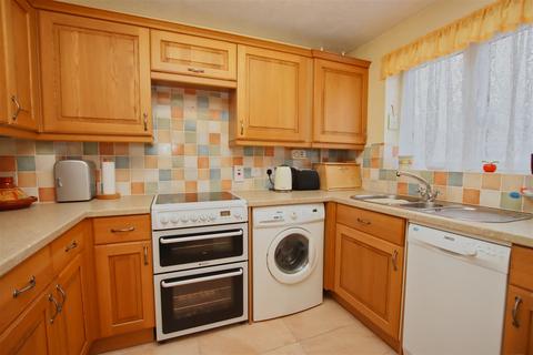 3 bedroom house to rent, Danziger Way, Borehamwood