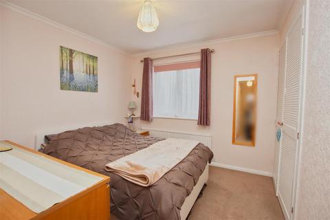 3 bedroom house to rent, Danziger Way, Borehamwood