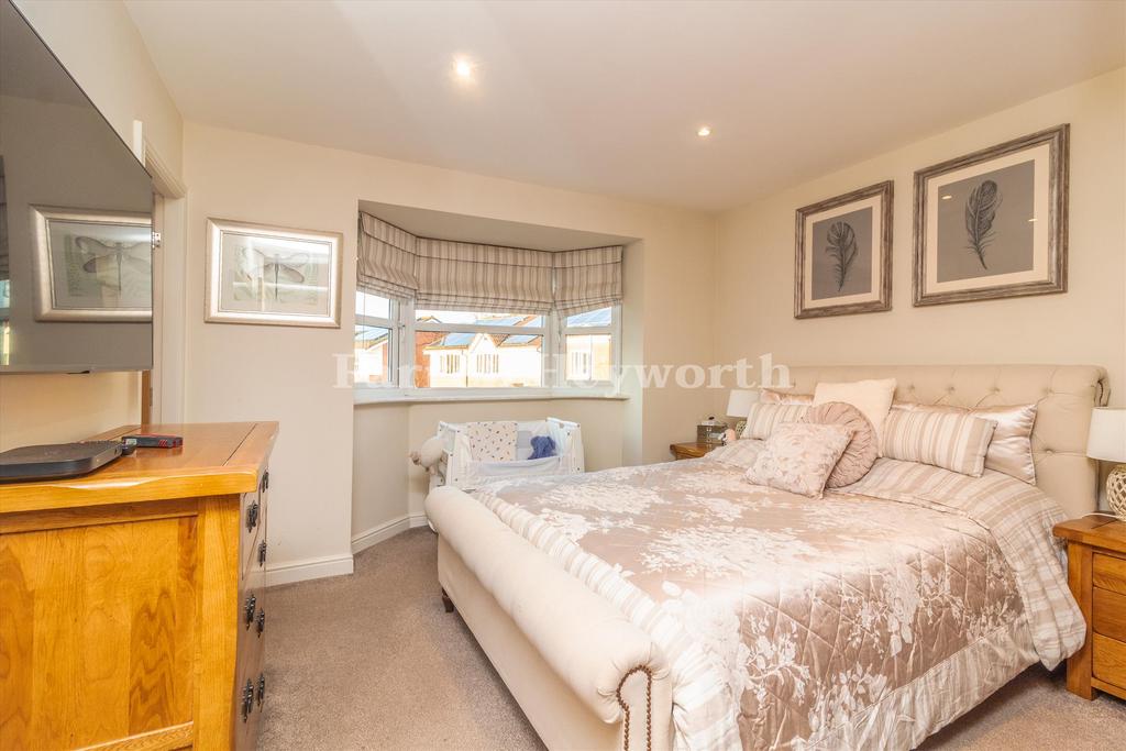 Bedroom 1 image 2