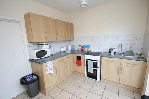 4 bedroom house to rent, Sladebrook Road