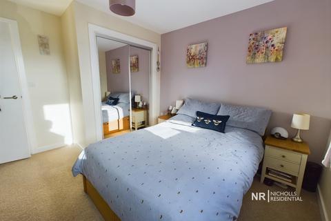 1 bedroom flat for sale, Longland Place, Epsom, Surrey. KT19