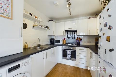 1 bedroom flat for sale, Longland Place, Epsom, Surrey. KT19