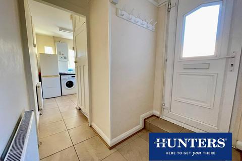 2 bedroom flat to rent, Central Road, Worcester Park, KT4