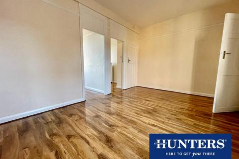 2 bedroom flat to rent, Central Road, Worcester Park, KT4