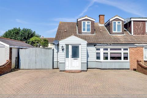 4 bedroom semi-detached house for sale, Haarlem Road, Canvey Island SS8