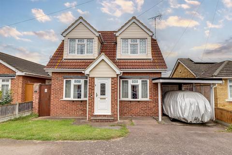 3 bedroom detached house for sale, Dewyk Road, Canvey Island SS8