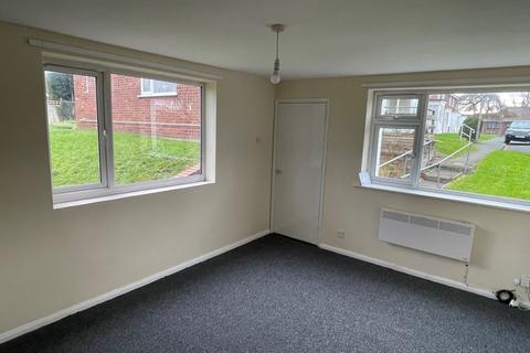 2 bedroom flat to rent, Forest Close, Worcester WR2