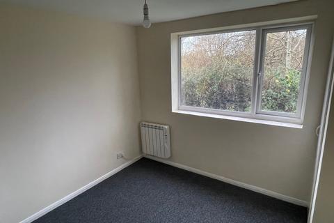 2 bedroom flat to rent, Forest Close, Worcester WR2