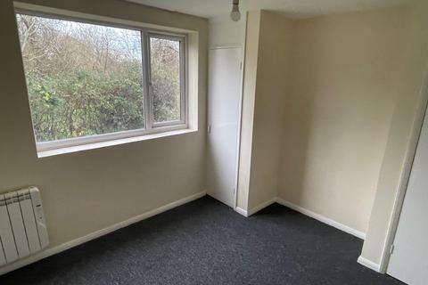 2 bedroom flat to rent, Forest Close, Worcester WR2