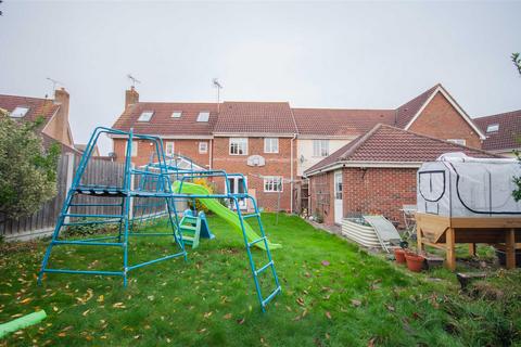 4 bedroom semi-detached house for sale, Crushton Place, Chelmsford