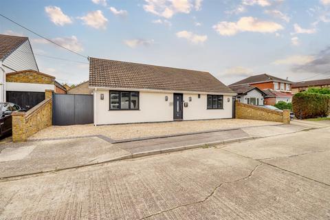 5 bedroom chalet for sale, Newlands Road, Canvey Island SS8