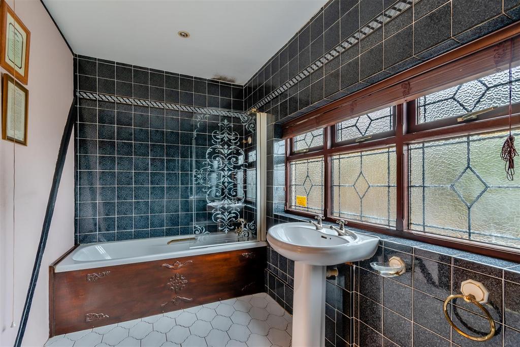 En Suite Bathroom