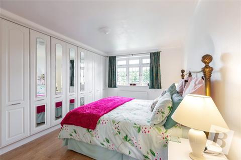 2 Spring Farm Close, Rainham, RM13 9RU