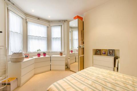 1 bedroom flat to rent, Airlie Gardens, Kensington, London, W8