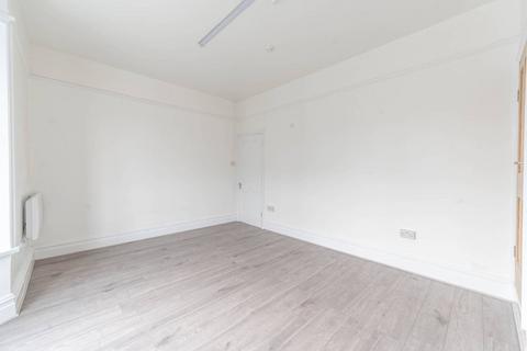 Studio to rent, Station Road, HA1, Harrow on the Hill, HA1