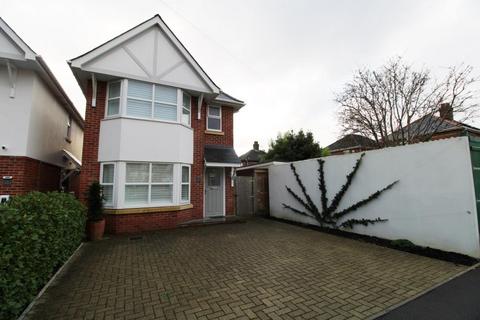 3 bedroom detached house to rent, Edgehill Road, Bournemouth BH9