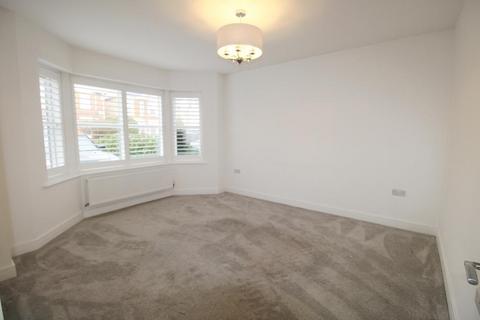 3 bedroom detached house to rent, Edgehill Road, Bournemouth BH9