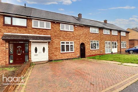 3 bedroom terraced house for sale, Dewsbury Road, Romford