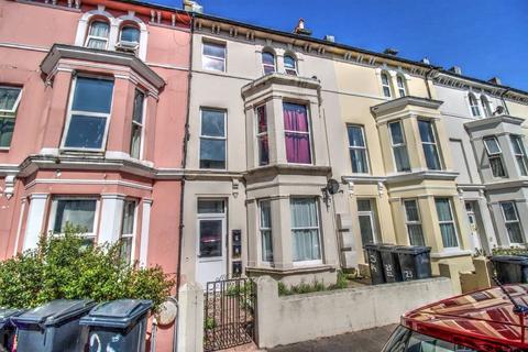 2 bedroom apartment to rent, Bourne Street, Eastbourne BN21