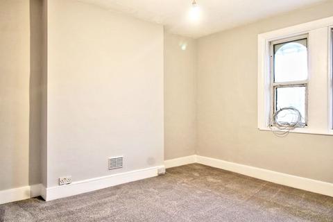 2 bedroom apartment to rent, Bourne Street, Eastbourne BN21