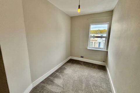 2 bedroom apartment to rent, Bourne Street, Eastbourne BN21