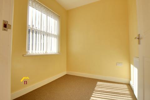 2 bedroom flat to rent, Hennessey Court, Doncaster DN8