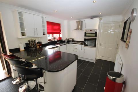 4 bedroom detached house to rent, Launceston Drive, Nuneaton, CV11 6FT