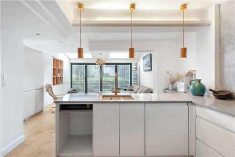 63 Lorrimore Road, London, SE17 3LZ