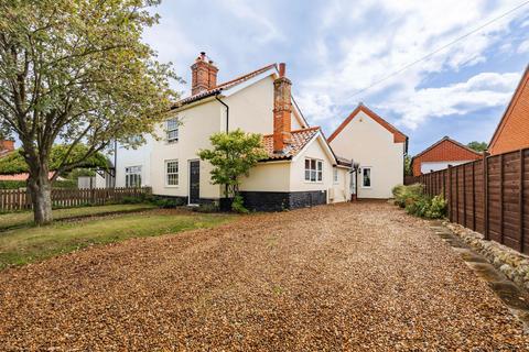 3 bedroom semi-detached house for sale, Grove Road, Hethersett