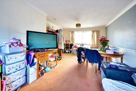 3 bedroom semi-detached house for sale, 18 The Coppice, Cambridge CB24 9PP