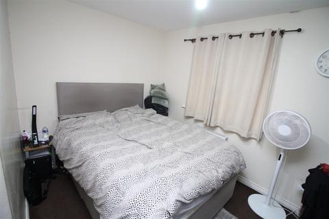 3 bedroom end of terrace house for sale, Brightside Road, Manchester M8