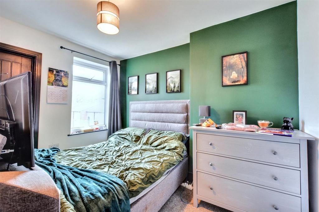 Bedroom 1 2.jpeg