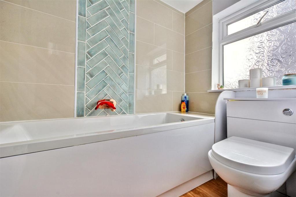 Bathroom 2.jpeg