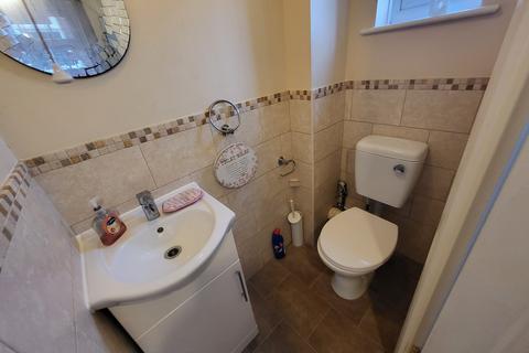 3 bedroom semi-detached house to rent, Luton LU2