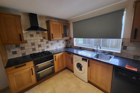 3 bedroom semi-detached house to rent, Luton LU2