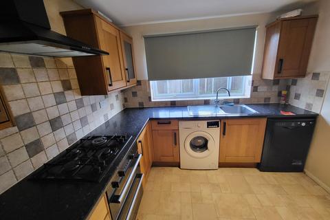 3 bedroom semi-detached house to rent, Luton LU2