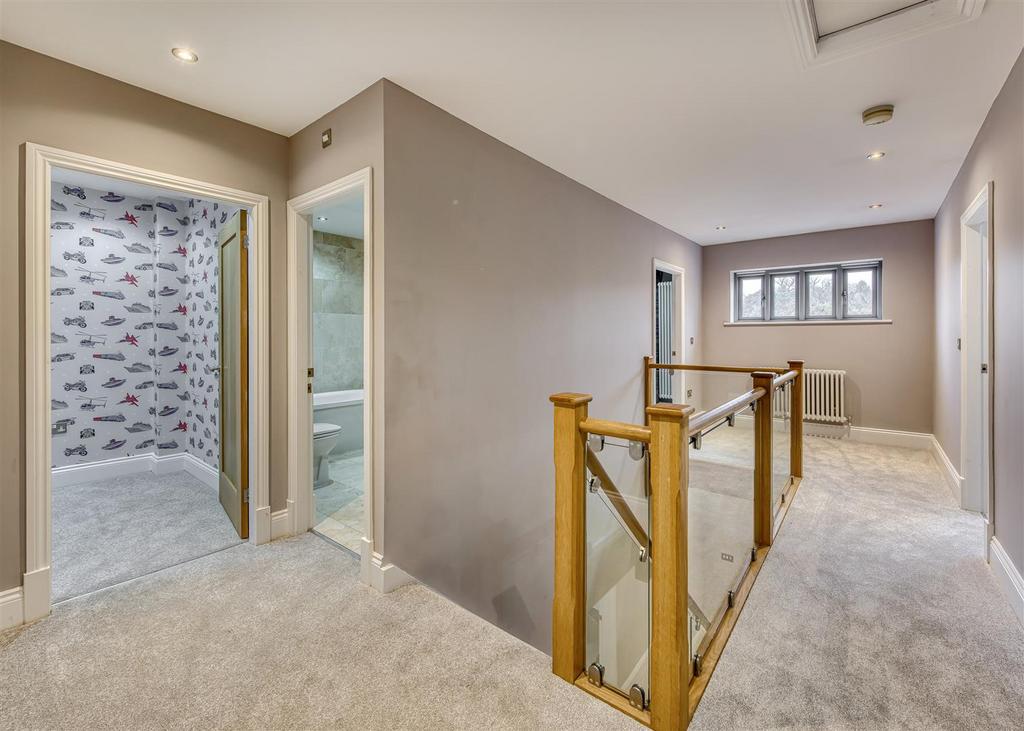 3b Castlecroft Lane-landing.jpg