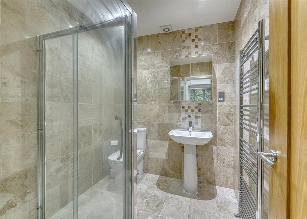 3b Castlecroft Lane-bed1 ensuite.jpg