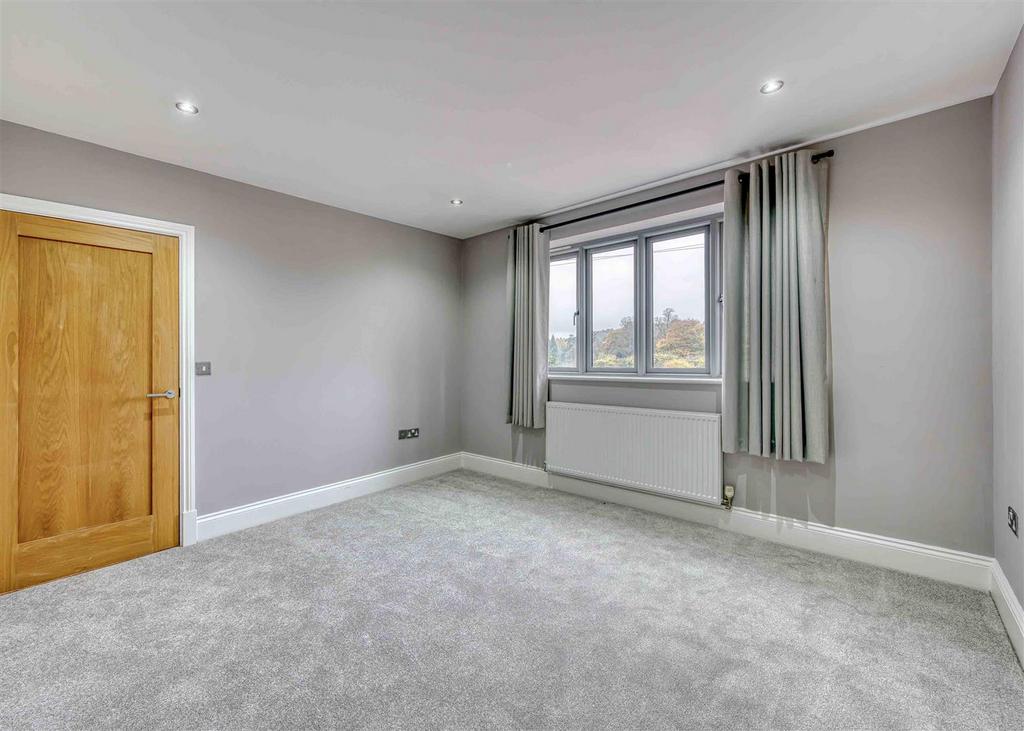 3b Castlecroft Lane-bed2.jpg