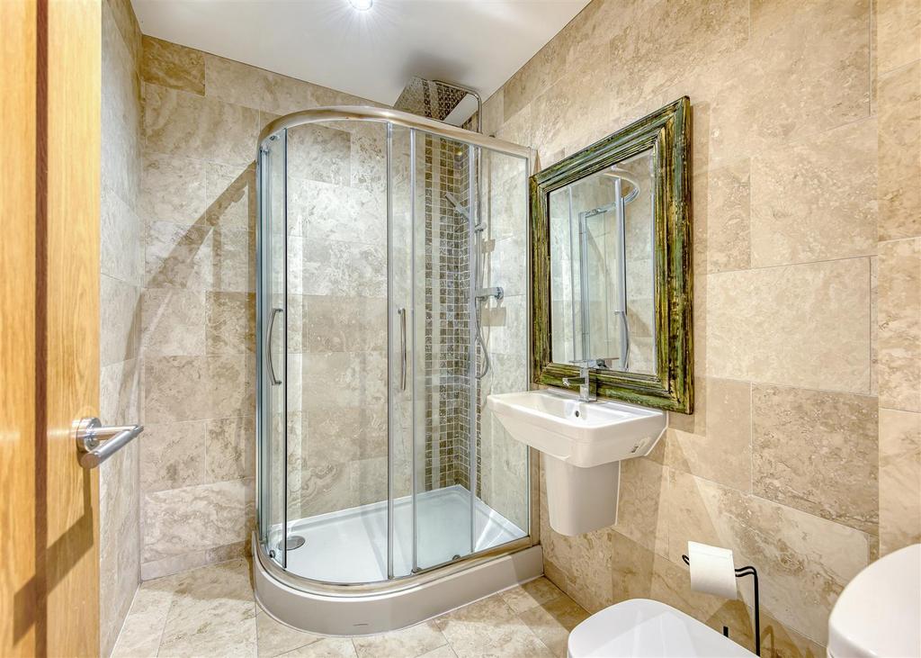 3b Castlecroft Lane-bed2 ensuite.jpg