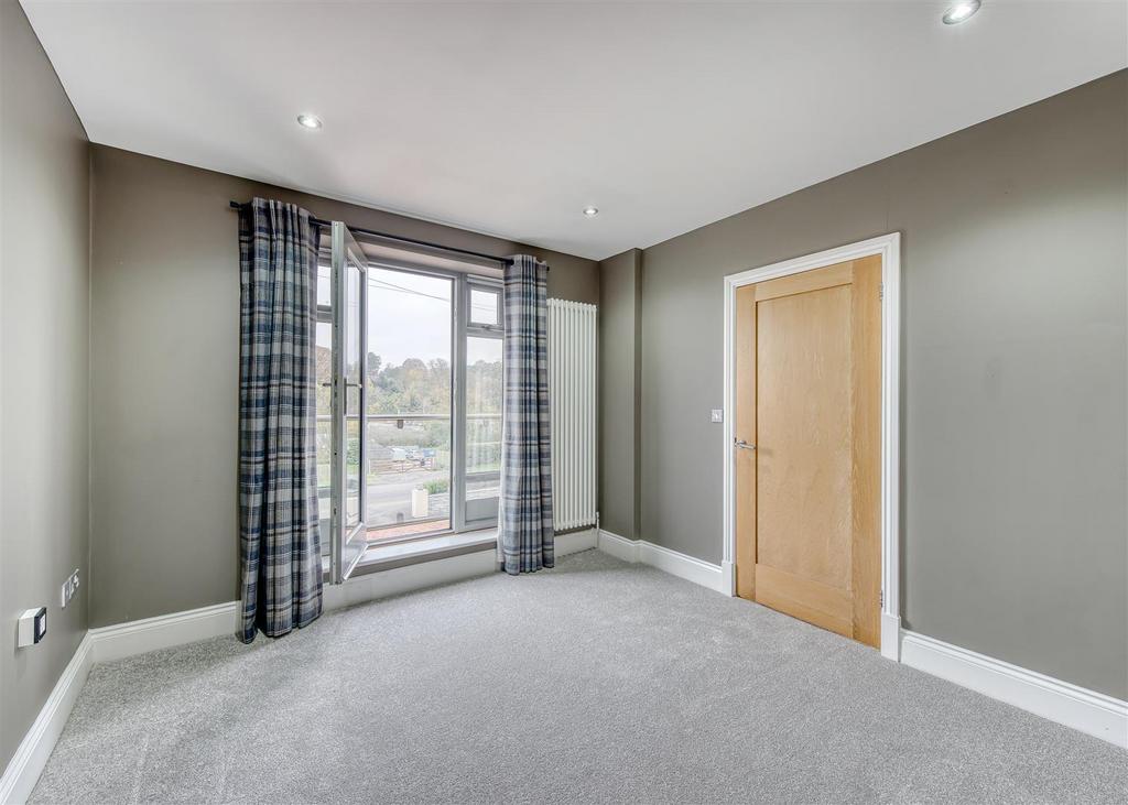 3b Castlecroft Lane-bed3.jpg