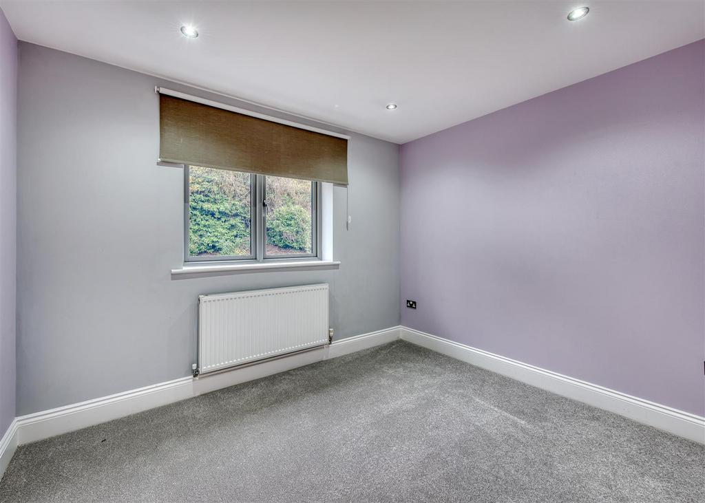 3b Castlecroft Lane-bed4.jpg