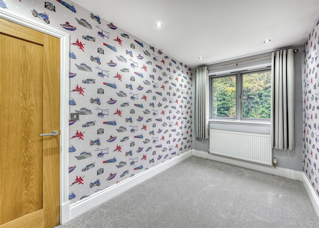 3b Castlecroft Lane-bed5.jpg